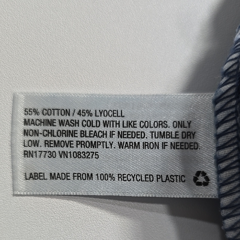 3/$15 Universal Thread– Women's Blue Chambray Smocked Waist Shorts Sz Small - Picture 6 of 9